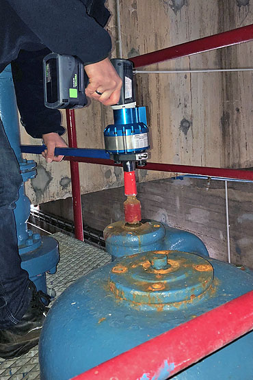 Battery-operated gate valve wrench GMS 650 by wero